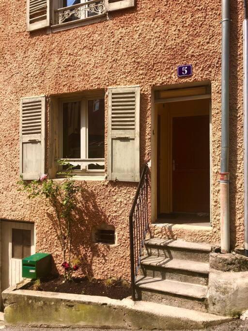 Charmant Logement & Terrasse Au Centre Historique Saint-Claude Exterior foto
